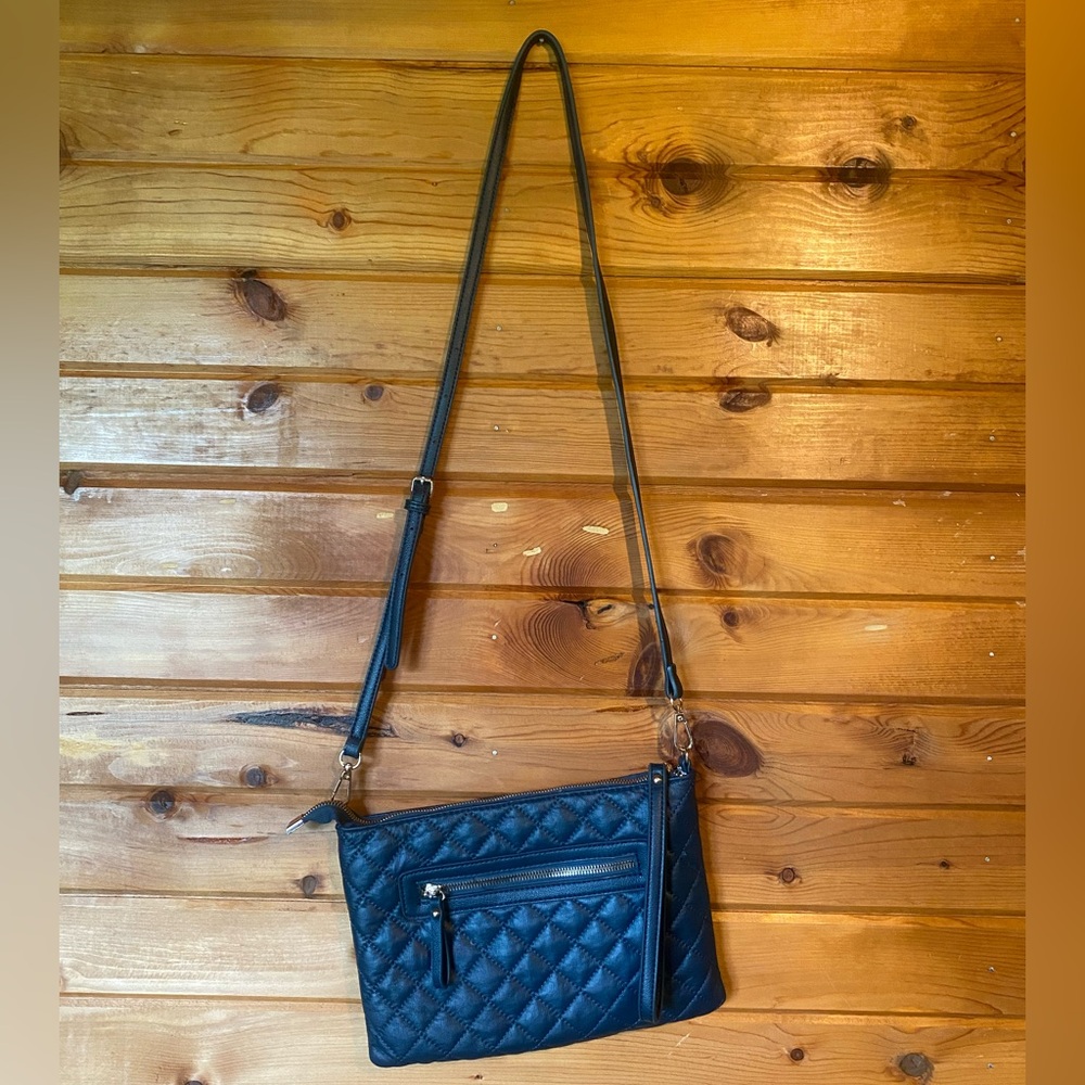 Elegant Navy Quilted Crossbody Bag